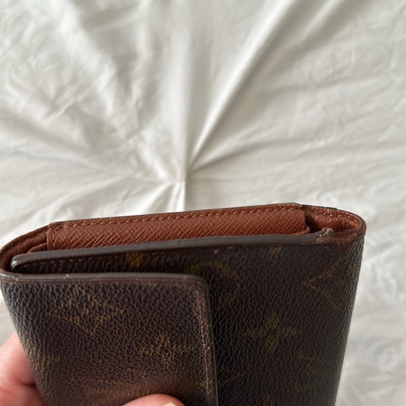 LV Sarah Long Wallet on Chain - Picture 11 of 15